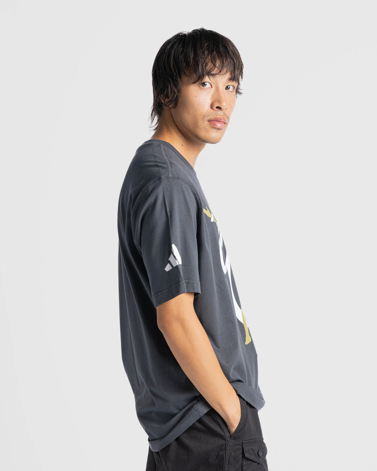 Tシャツ・カットソー adidas Leisure Badge Tee Dark Blue JD6347 adidas originals x JB Tee | JM9336 | AFEW STORE